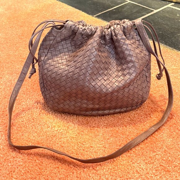 Vintage Bottega Veneta Taupe Intrecciato Buttery Leather Drawstring Hobo Bag - Picture 4 of 16